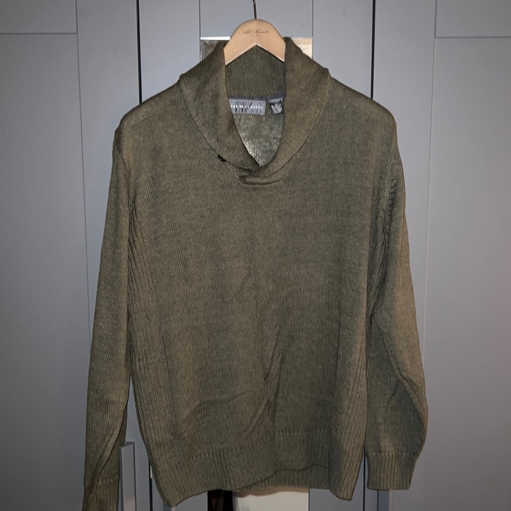 Mens Oscar De La Renta Shawl Collar Sweater. Size Medium